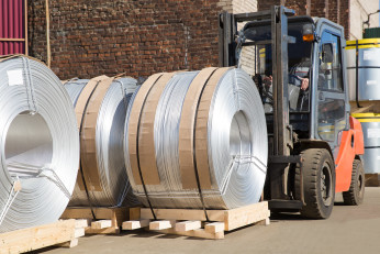Factory Diesel Forklift Truck Moving Aluminum Wire Rolls